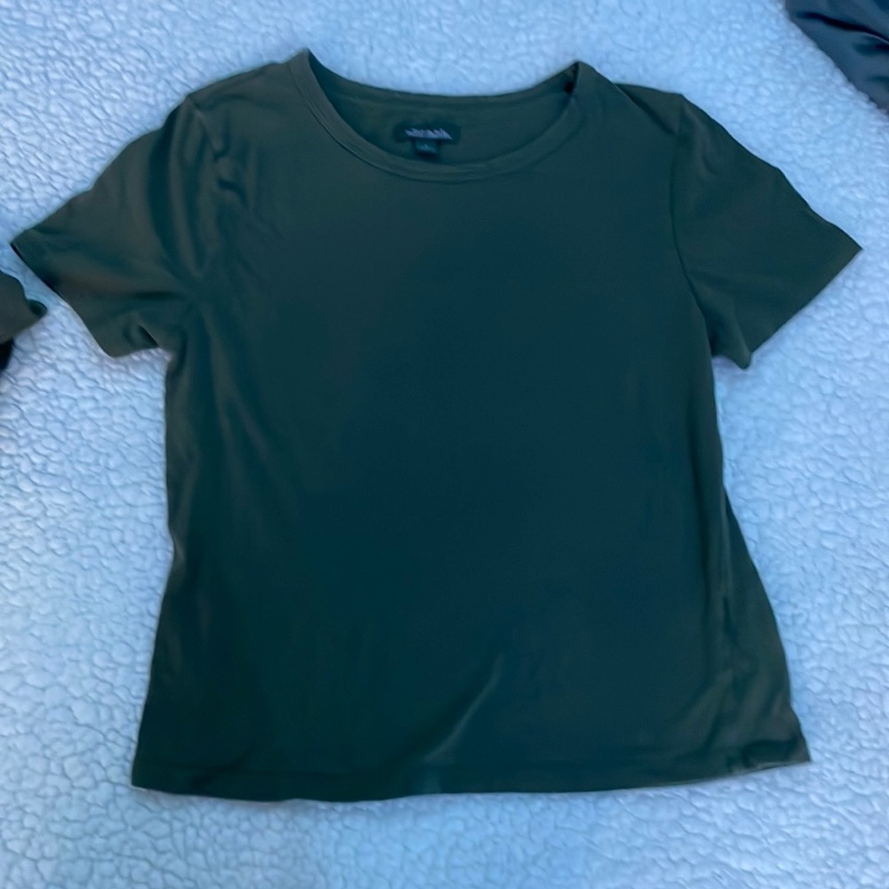 2 Green Crop Tops XS/S